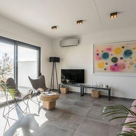 Holiday Home Lolina,Sea On A Palm! Heated Pool 特罗吉尔 外观 照片