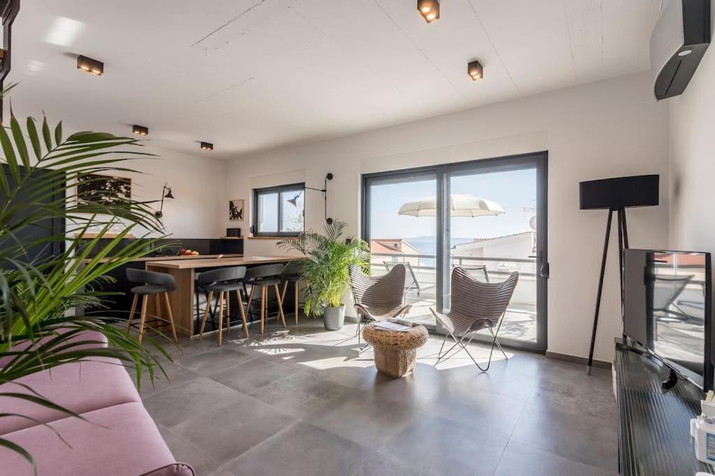 Holiday Home Lolina,Sea On A Palm! Heated Pool 特罗吉尔 外观 照片