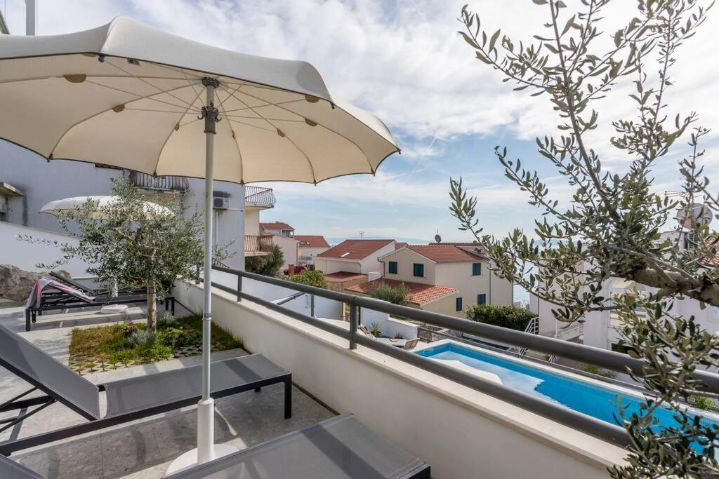 Holiday Home Lolina,Sea On A Palm! Heated Pool 特罗吉尔 外观 照片