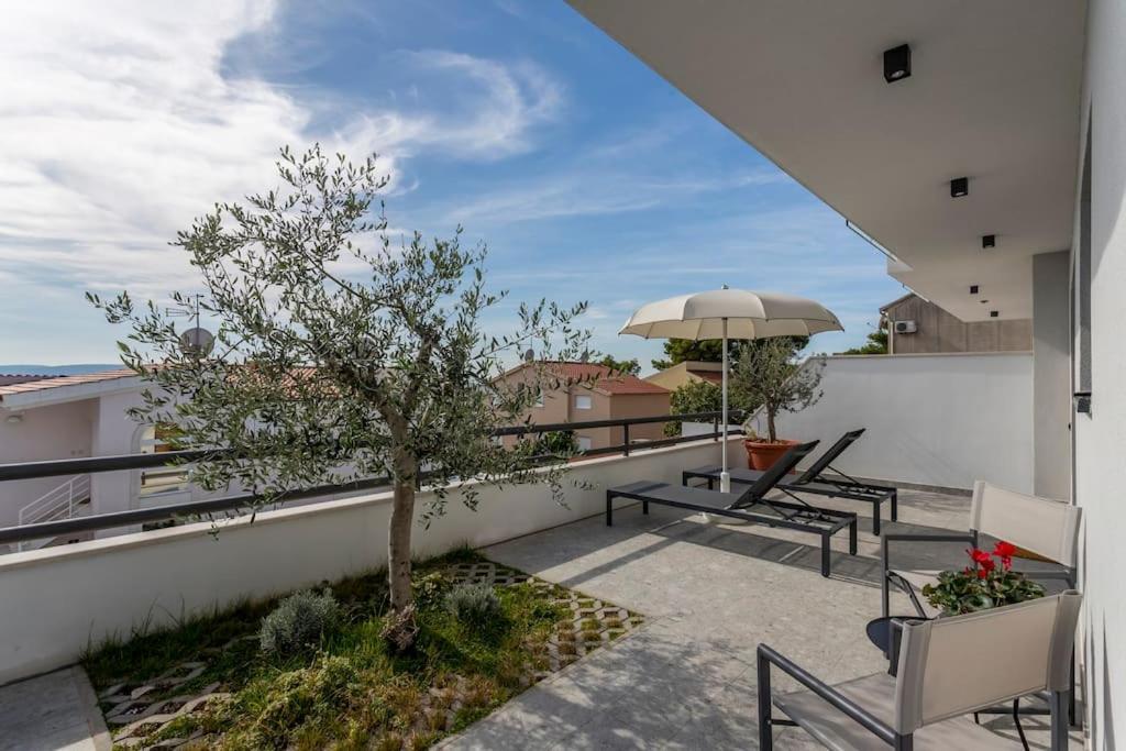 Holiday Home Lolina,Sea On A Palm! Heated Pool 特罗吉尔 外观 照片