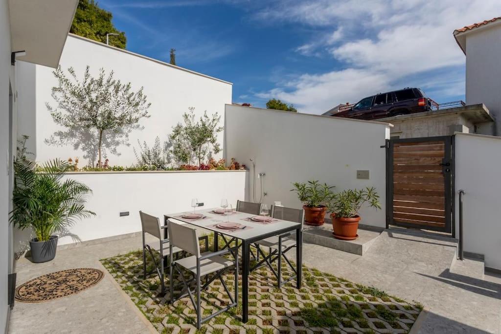 Holiday Home Lolina,Sea On A Palm! Heated Pool 特罗吉尔 外观 照片